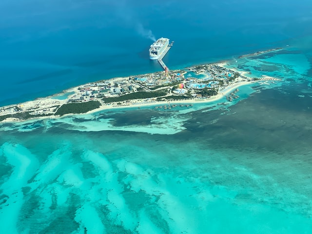 yacht in bahamas